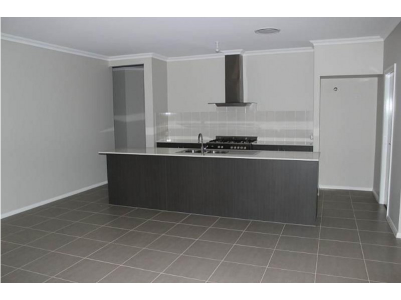 12 England Avenue, Edmondson Park NSW 2174