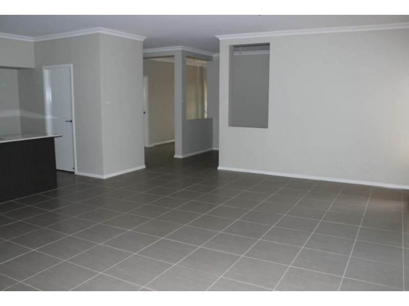 12 England Avenue, Edmondson Park NSW 2174