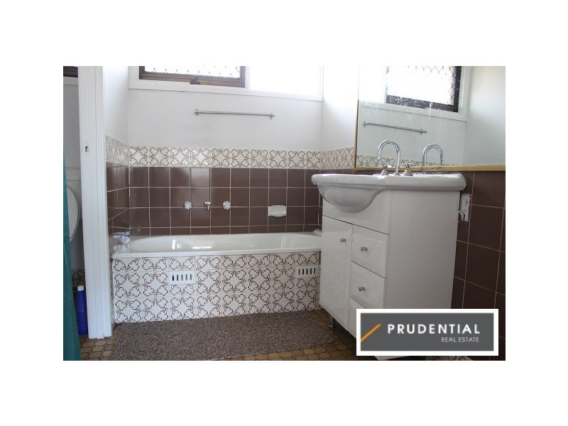 2 Georgiana Crescent, Ambarvale NSW 2560