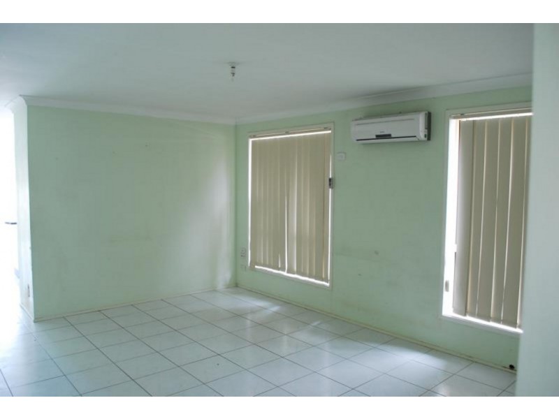 81B Hamlet Crescent, Rosemeadow NSW 2560