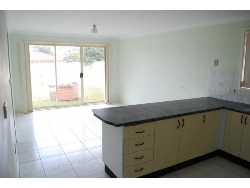 81B Hamlet Crescent, Rosemeadow NSW 2560