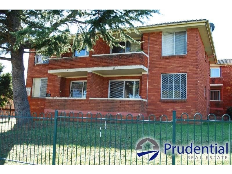 2/98 Dumaresq Street, Campbelltown NSW 2560