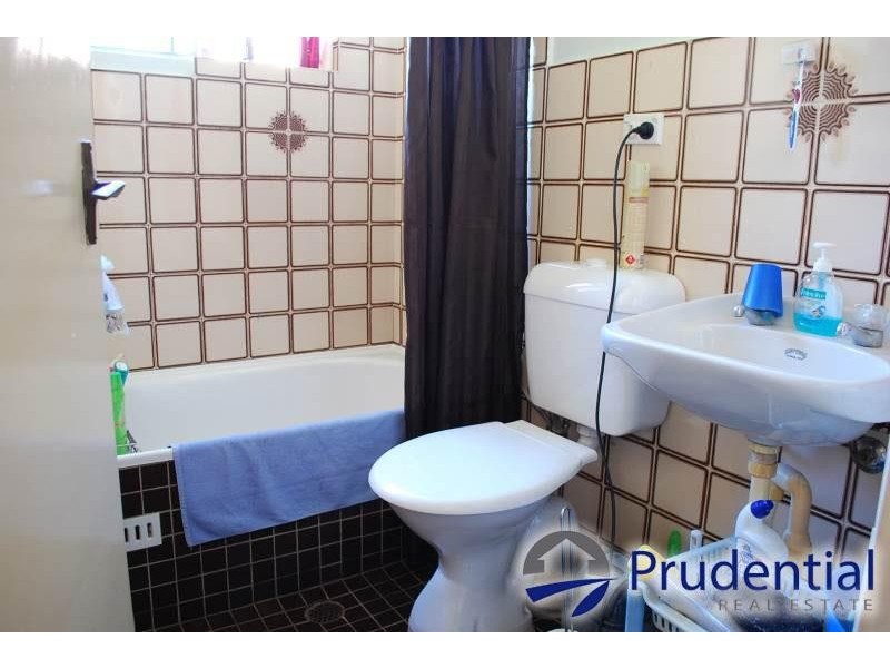 2/98 Dumaresq Street, Campbelltown NSW 2560