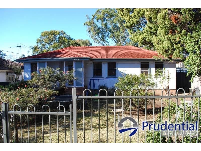 8 Middleton Road, Leumeah NSW 2560