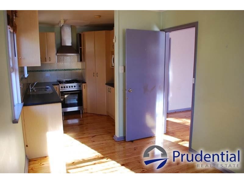 8 Middleton Road, Leumeah NSW 2560