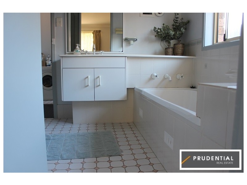 11 Polworth Close, Elderslie NSW 2570