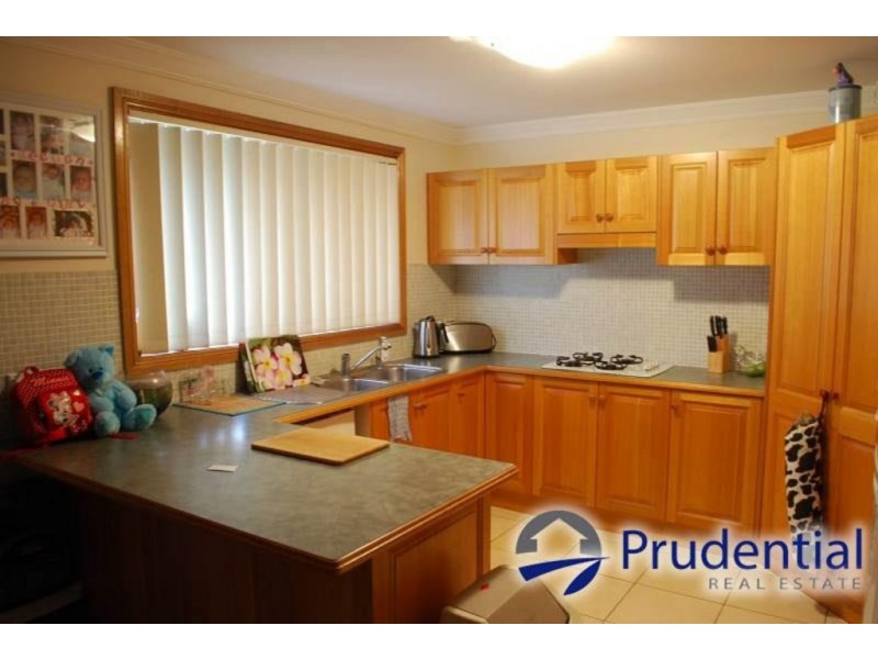 9 Soliano Place, Rosemeadow NSW 2560