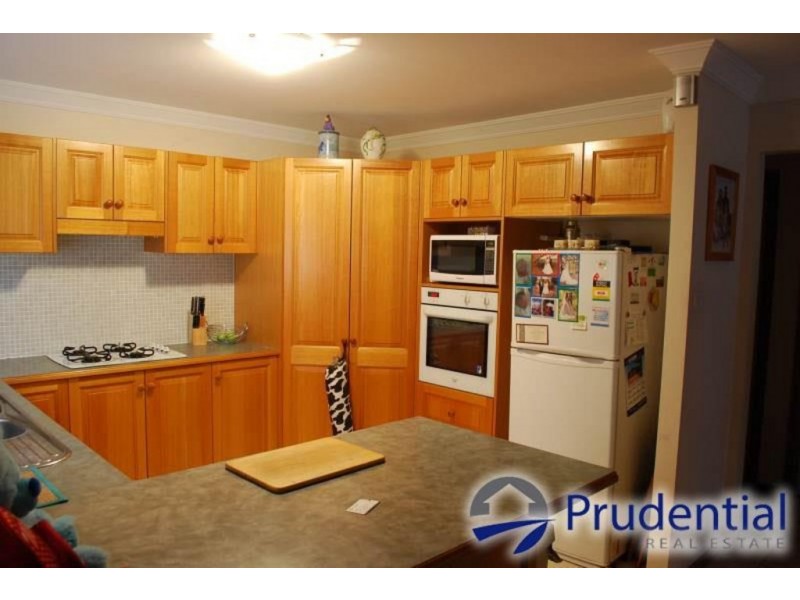 9 Soliano Place, Rosemeadow NSW 2560