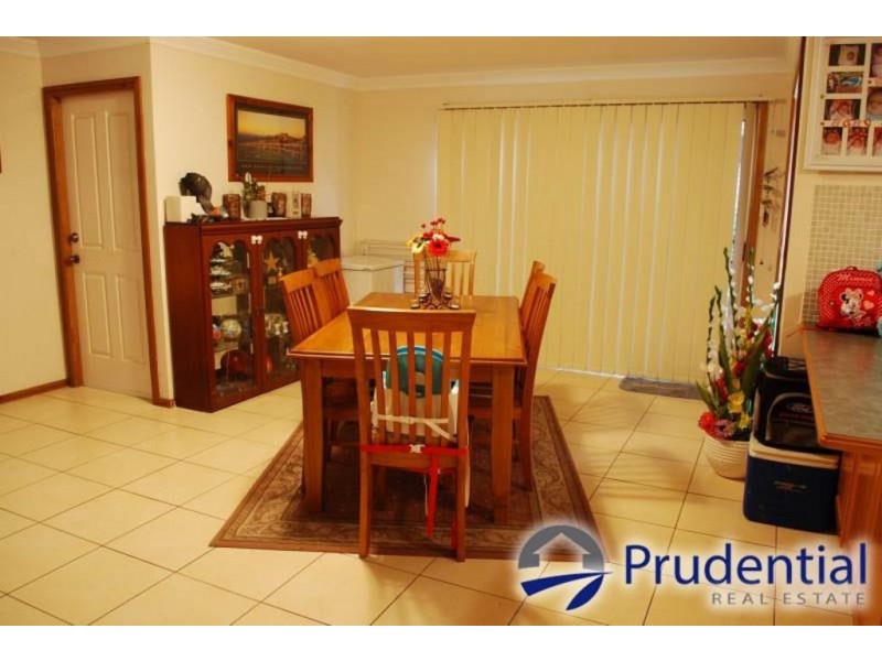 9 Soliano Place, Rosemeadow NSW 2560