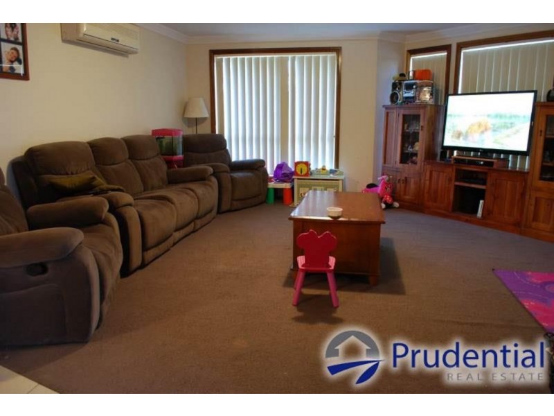 9 Soliano Place, Rosemeadow NSW 2560