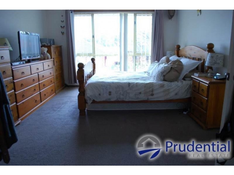 9 Soliano Place, Rosemeadow NSW 2560