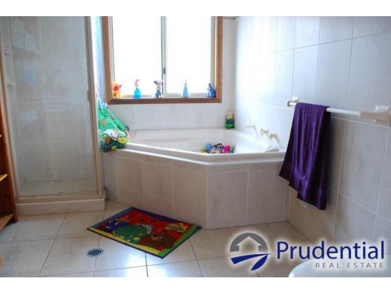 9 Soliano Place, Rosemeadow NSW 2560