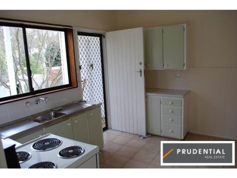 34 Farnsworth Avenue, Campbelltown NSW 2560