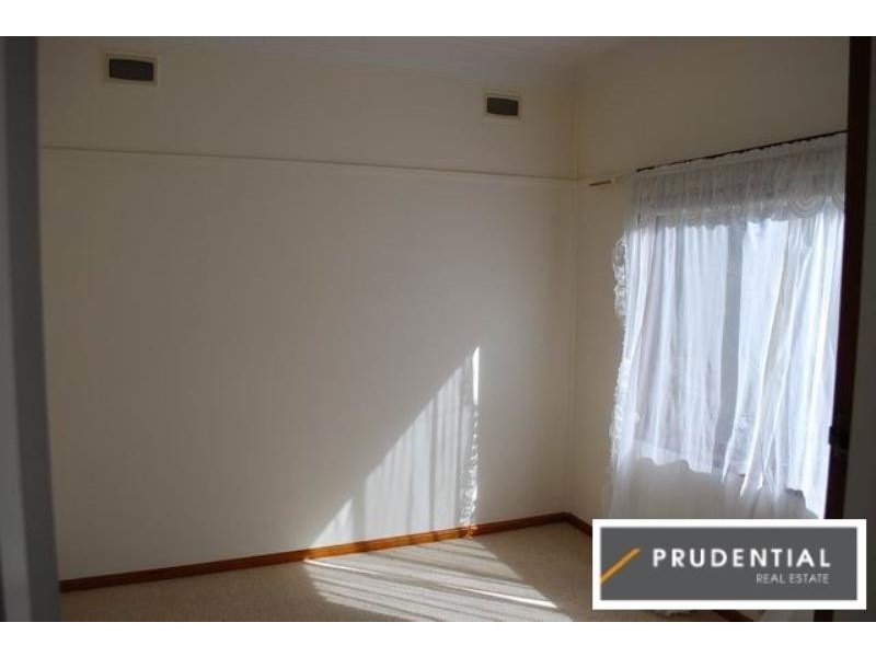 34 Farnsworth Avenue, Campbelltown NSW 2560