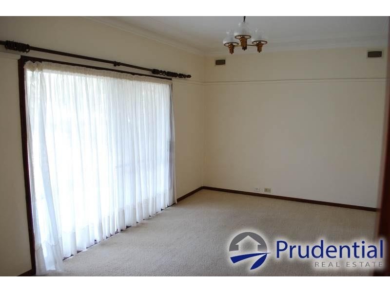 34 Farnsworth Avenue, Campbelltown NSW 2560