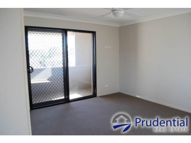 1/3 Bradbury Avenue, Campbelltown NSW 2560