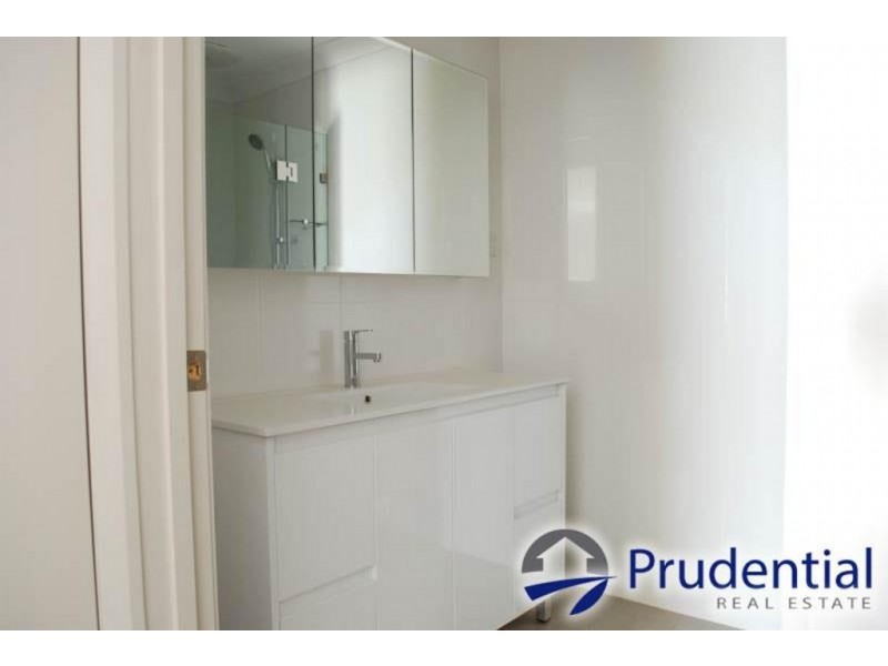 1/3 Bradbury Avenue, Campbelltown NSW 2560