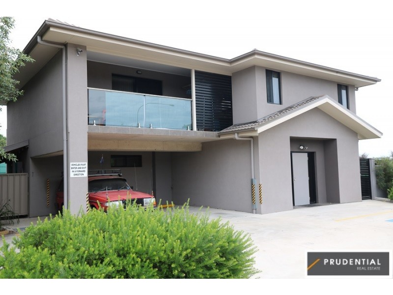 4/3 Bradbury Avenue, Campbelltown NSW 2560