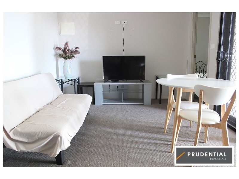 4/3 Bradbury Avenue, Campbelltown NSW 2560
