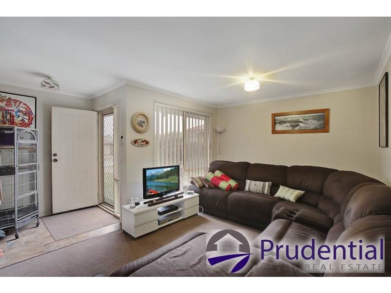 23 Robson Crescent, St Helens Park NSW 2560
