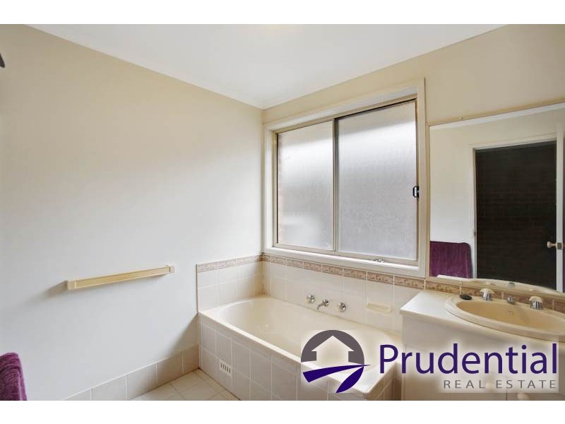 23 Robson Crescent, St Helens Park NSW 2560