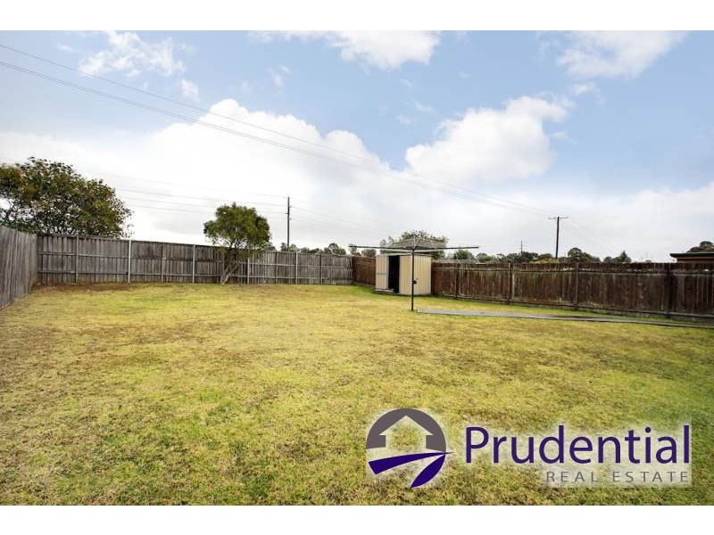 23 Robson Crescent, St Helens Park NSW 2560