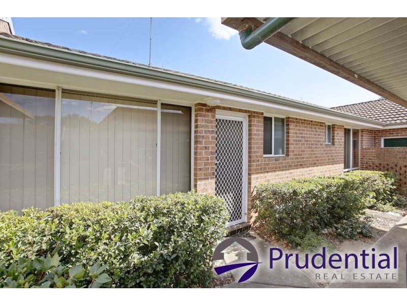 2/63 Kingsclare Street, Leumeah NSW 2560