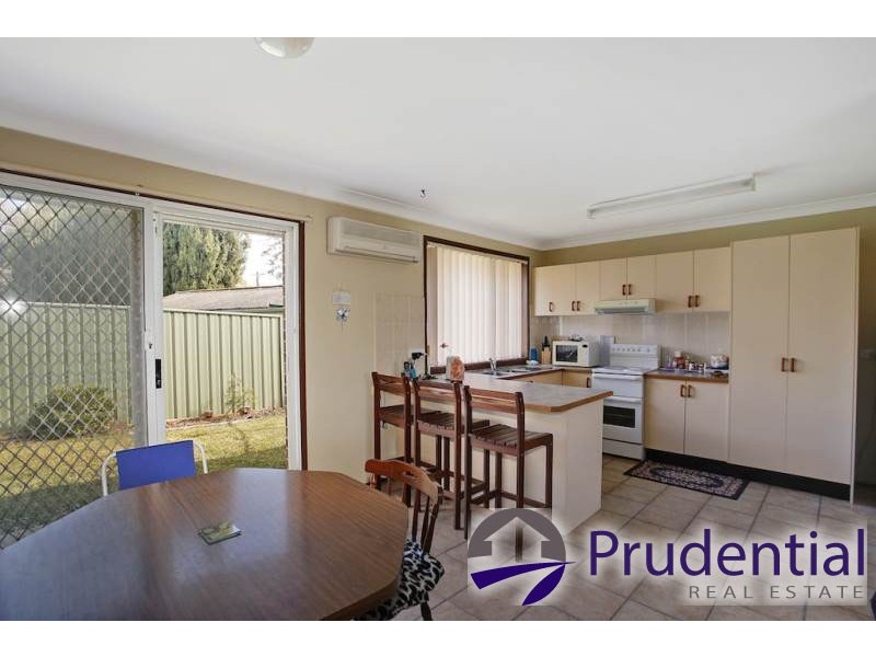 2/63 Kingsclare Street, Leumeah NSW 2560