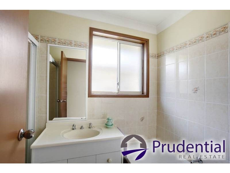 2/63 Kingsclare Street, Leumeah NSW 2560