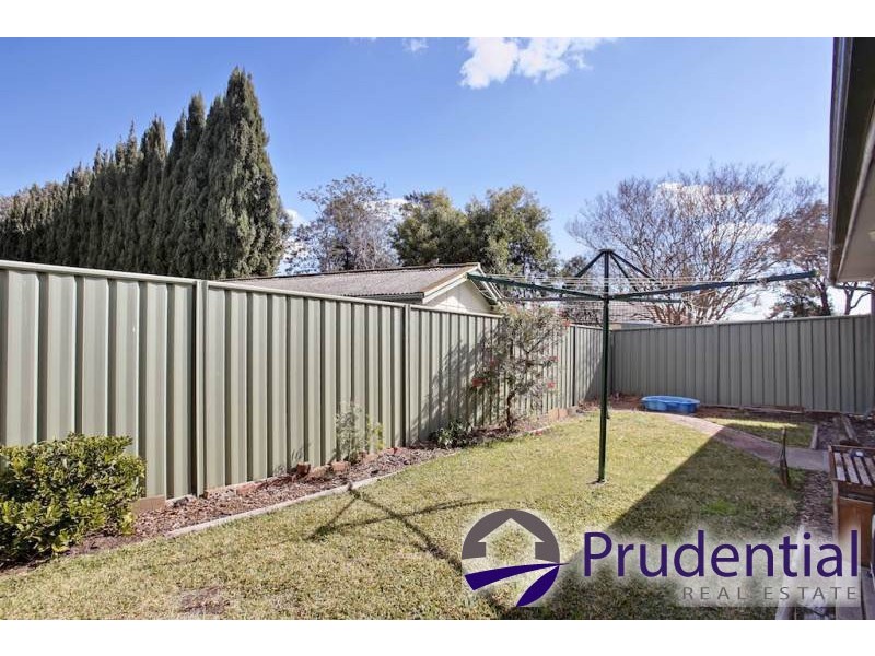 2/63 Kingsclare Street, Leumeah NSW 2560