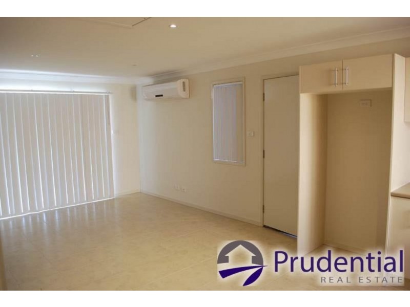 24a Hollyoake Circuit, Glenfield NSW 2167