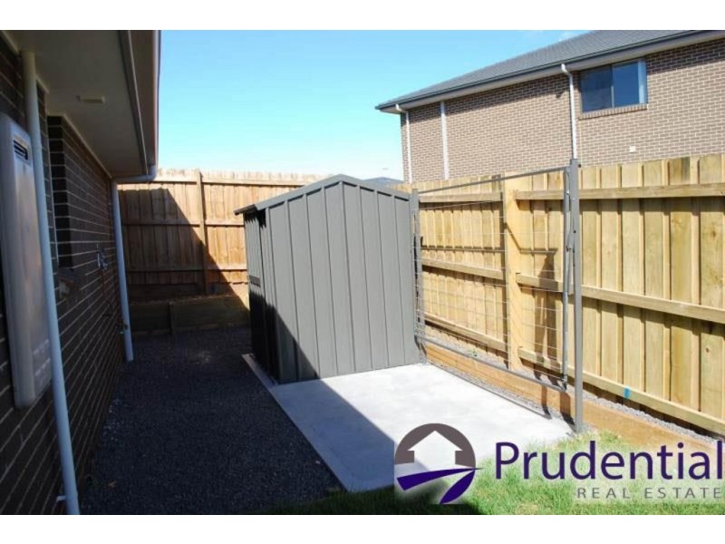 24a Hollyoake Circuit, Glenfield NSW 2167