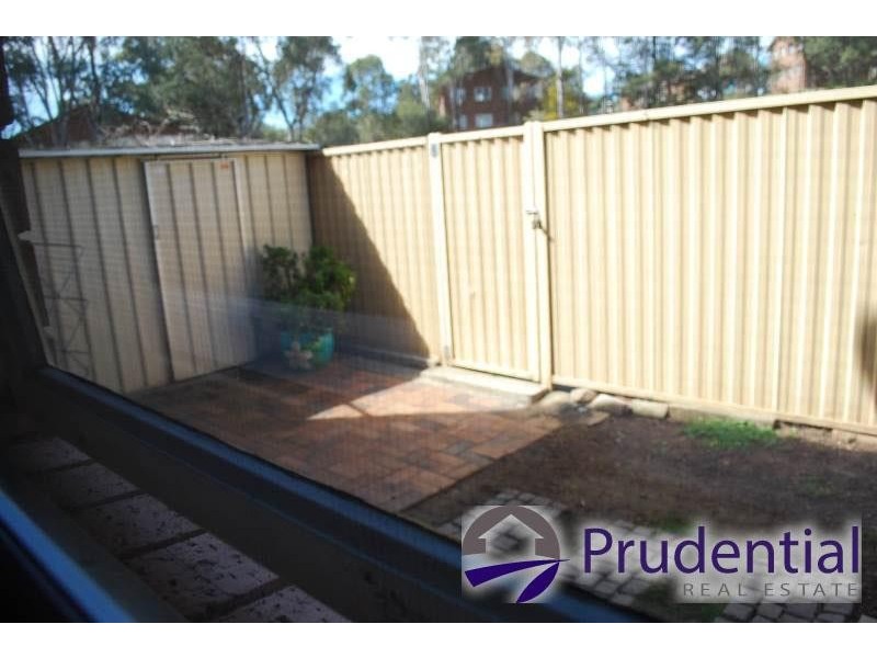8/42 Woodhouse Drive, Ambarvale NSW 2560
