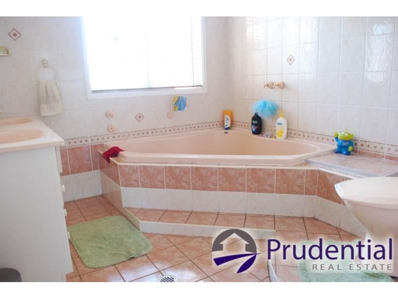 28 Lockheed Street, Raby NSW 2566