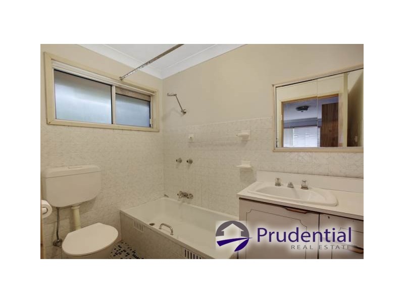 25 Farnsworth Avenue, Campbelltown NSW 2560