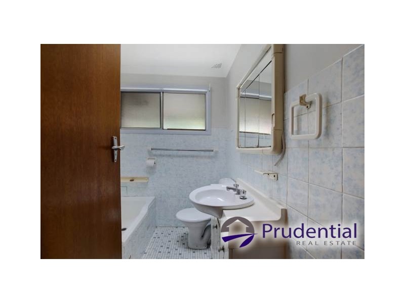 25 Farnsworth Avenue, Campbelltown NSW 2560