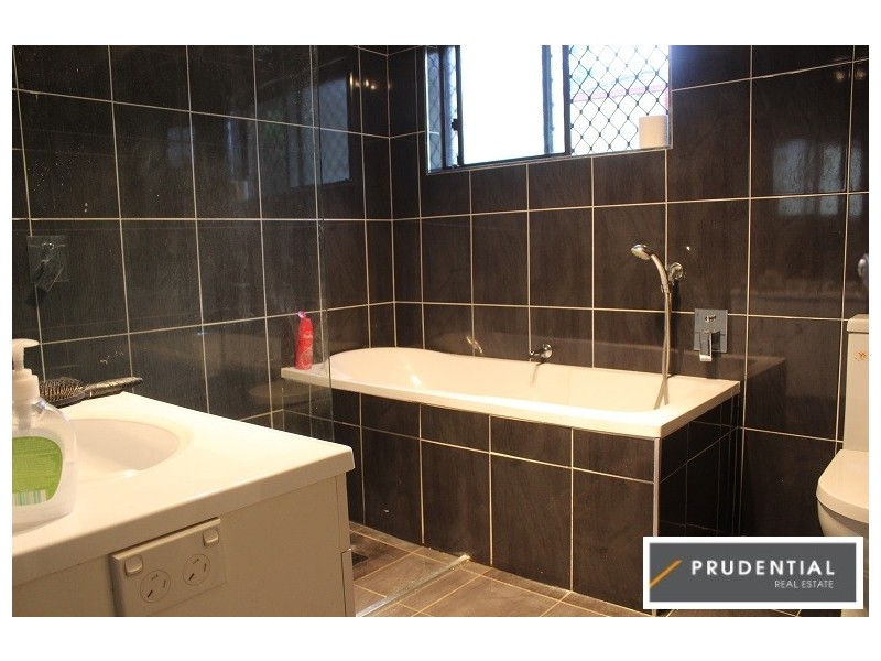 213 Copperfield Drive, Rosemeadow NSW 2560