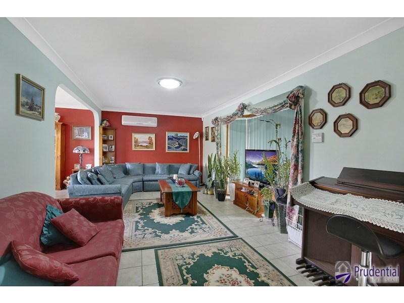 48 Clennam Avenue, Ambarvale NSW 2560