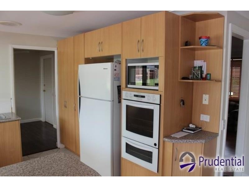 25 Clennam Avenue, Ambarvale NSW 2560