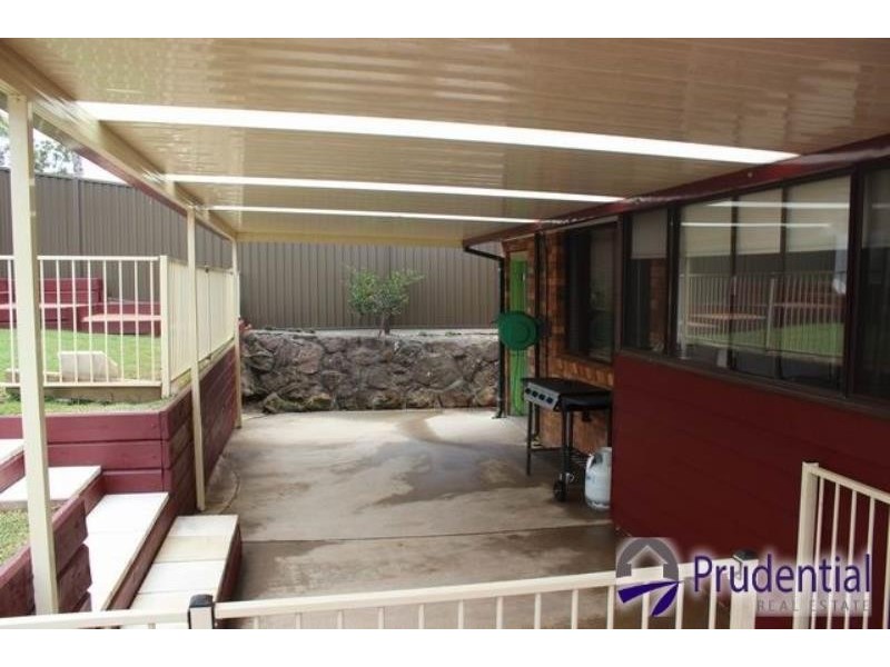 25 Clennam Avenue, Ambarvale NSW 2560