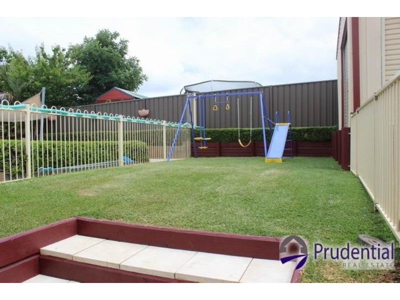 25 Clennam Avenue, Ambarvale NSW 2560