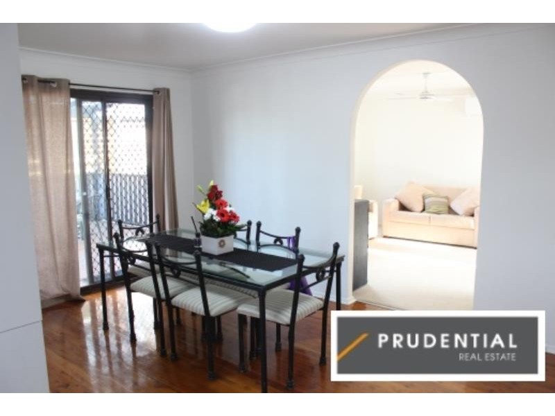 65 Hamlet Crescent, Rosemeadow NSW 2560