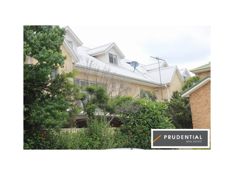 4/13 Chamberlain Street, Campbelltown NSW 2560