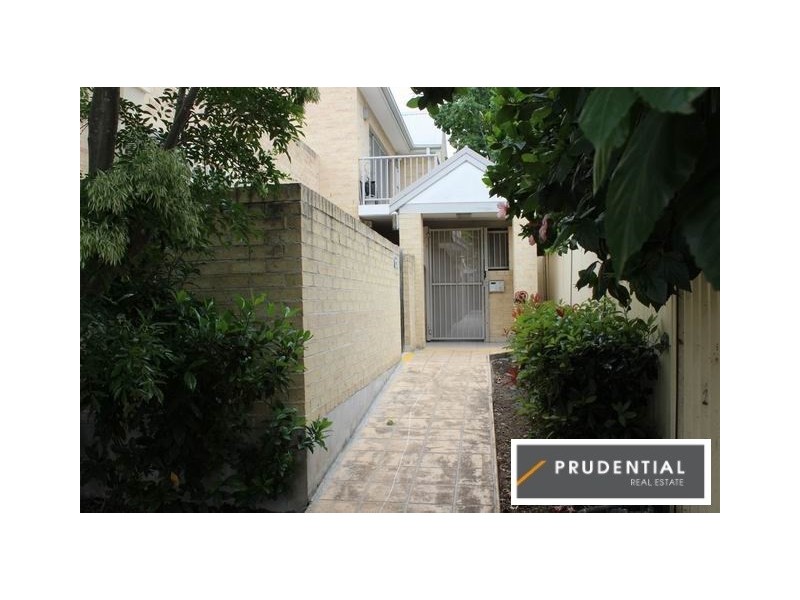 4/13 Chamberlain Street, Campbelltown NSW 2560