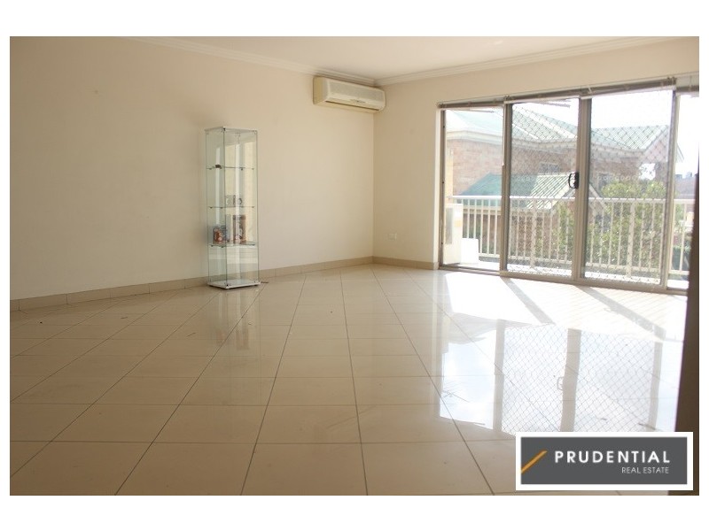 4/13 Chamberlain Street, Campbelltown NSW 2560