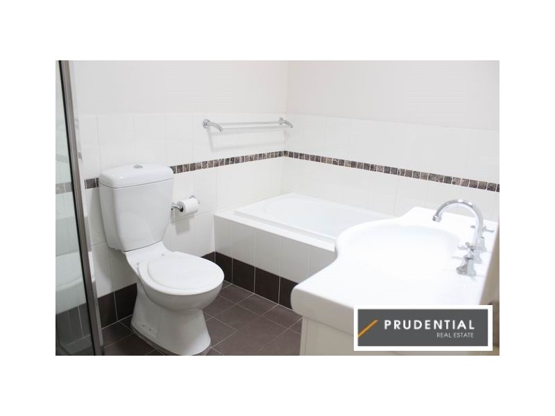 4/13 Chamberlain Street, Campbelltown NSW 2560