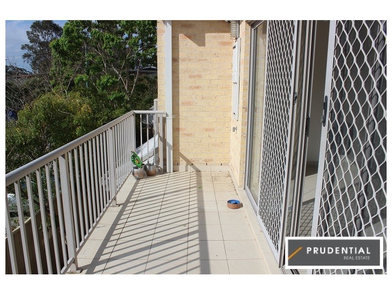 4/13 Chamberlain Street, Campbelltown NSW 2560
