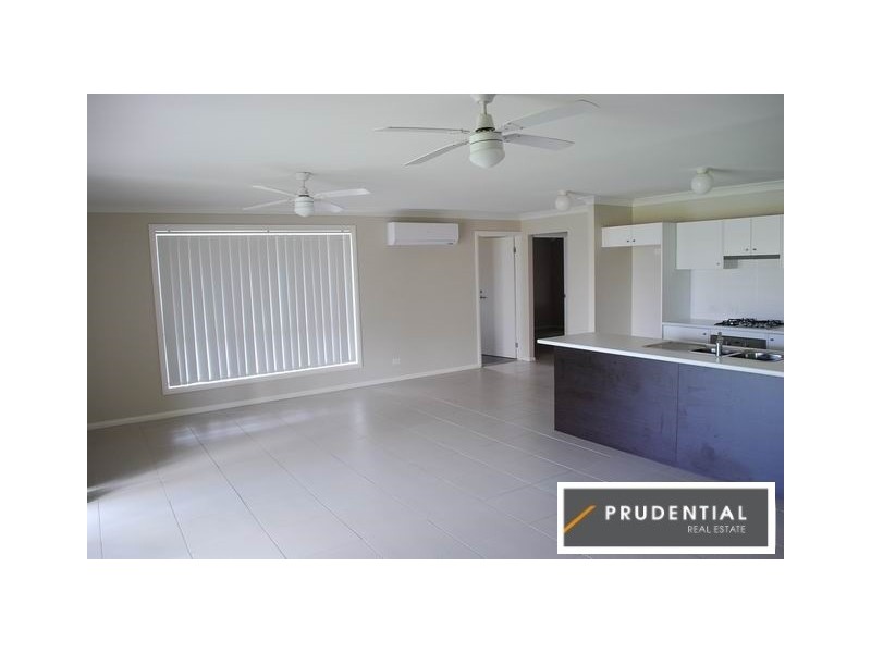 10 Jarvisfield Place, Macquarie Links NSW 2565
