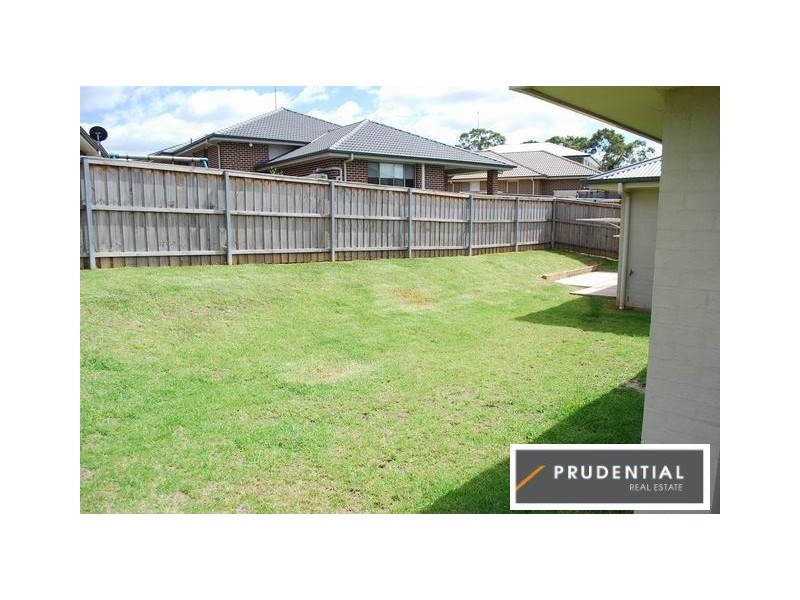 10 Jarvisfield Place, Macquarie Links NSW 2565