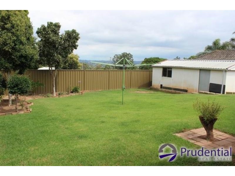 4 Brial Place, Minto NSW 2566